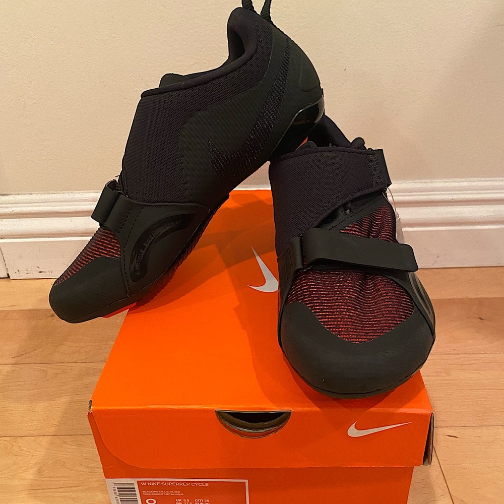 BRAND NEW Nike Women’s Superrep Spin Shoes Size 8 (7.5)